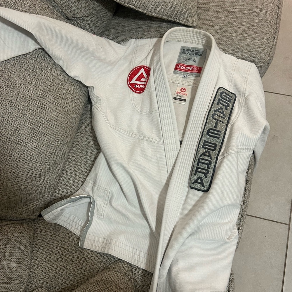 Gracie Barra White Jiu-Jitsu Gi